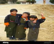 bhutanese school childrenparo e047xn.jpg from bhutan xn
