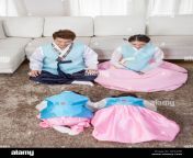korean son and daughter sitting and bowing to their parents on traditional ge02hb.jpg from korean son standingx chinna chut xxx comom milk xnx