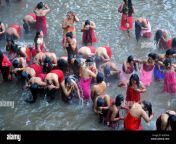 kathmandu nepal 12th jan 2017 nepalese hindu woman takes holy bath hgr9h6.jpg from sali nadi hot aunty