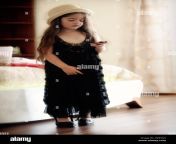 little girl playing dress up h2byah.jpg from litel gerl nu