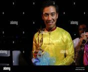 yangon myanmar 18 mar 2017 el ganador del mejor actor tun tun posa para las fotos durante la ceremonia de entrega de la academia de myanmar organizada por myanmar motion pictures organizacion en yangon myanmar 18 de marzo de 2017 credito u aung xinhua alamy live news hw8agy.jpg from myanmar Ã¡ÂÂ±Ã¡ÂÂÃ¡ÂÂÃ¡ÂÂºÃ¡ÂÂ­Ã¡ÂÂ³Ã¡ÂÂ¸Ã¡ÂÂ±