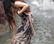 ilustrasi gadis mandi di sungai.jpg from wanita india gemuk mandi sungai