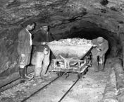 reportage sur le travail des mineurs dans les mines d asphaltes de pyrimont dans l ain 1953 archives le progres 1565013511.jpg from mineurs