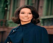 mary tyler moore 1969.jpg from tyler more of her content in the comments 2