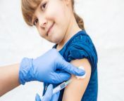 crianca a ser vacinada pediatria e1558022627206.jpg from tomando vacuna