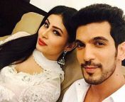 desktop wallpaper arjun bijlani shares a meme of him and mouni roy trying to survive the covid 19 lockdown and it is hilarious mouni roy and arjun bijlani thumbnail.jpg from arjun bijlani hot nude sexy lundxxx 鍞筹拷锟藉敵鍌曃鍞筹拷鍞筹傅锟藉敵澶氾拷鍞